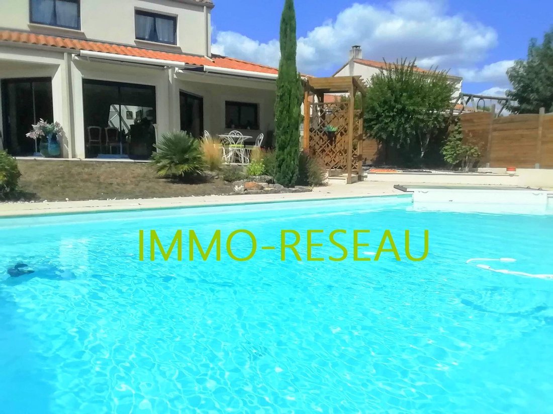 House in La Roche-sur-Yon, Pays de la Loire, France 3 - 17953926