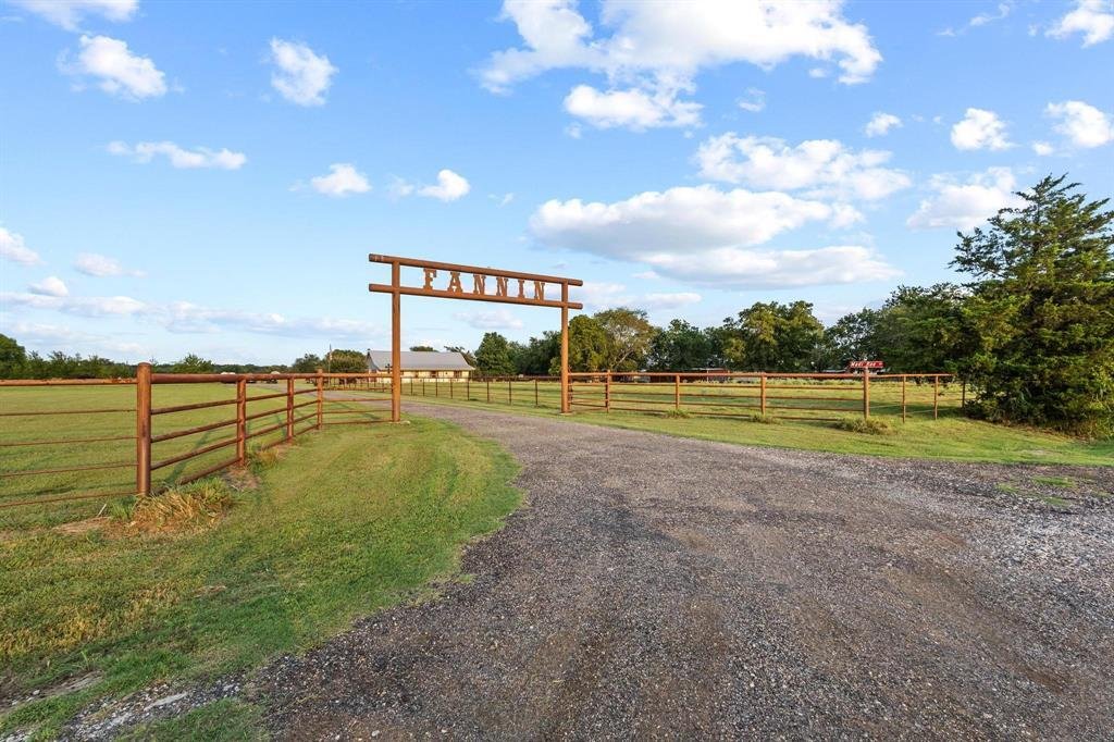 Farm Ranch in Lone Oak, Texas, United States 3 - 17952388