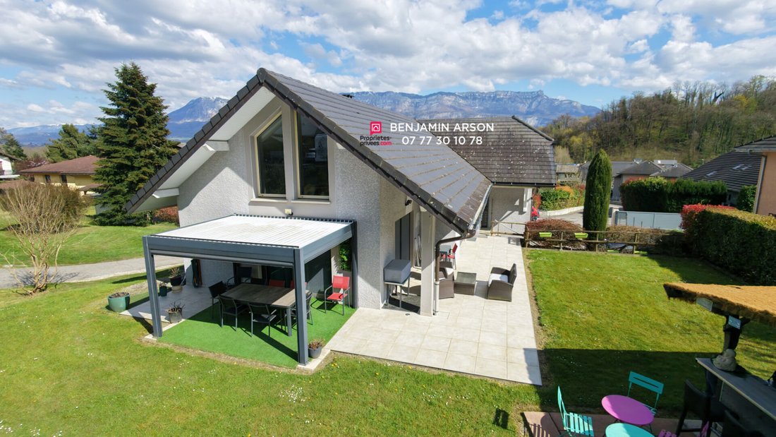 Villa in Le Bourget-du-Lac, Auvergne-Rhône-Alpes, France 1 - 17954589