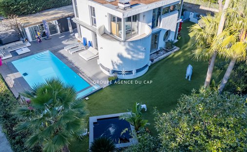 Villa in Valescure-Vaulongue-Clair Bois-Vallon Suveret, Saint-Raphaël, France 1