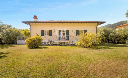 Villa in Seravezza, Tuscany, Italy 1