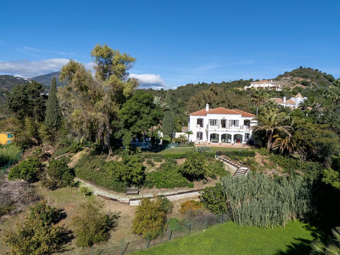 Villa in La Quinta, Benahavis, Andalusia 1 - 17947301