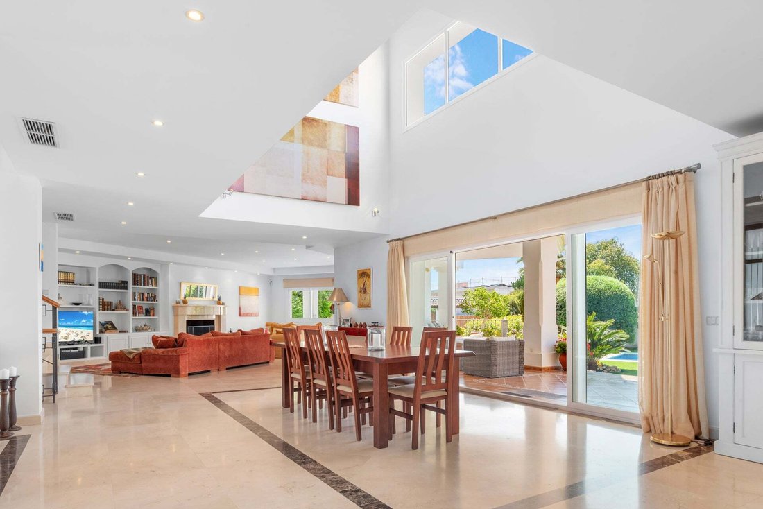 Villa in Estepona, Andalusia, Spain 2 - 17947276