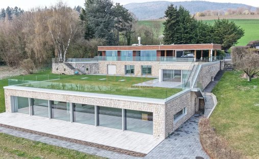 Villa in Vaumarcus, Neuchâtel, Switzerland 1