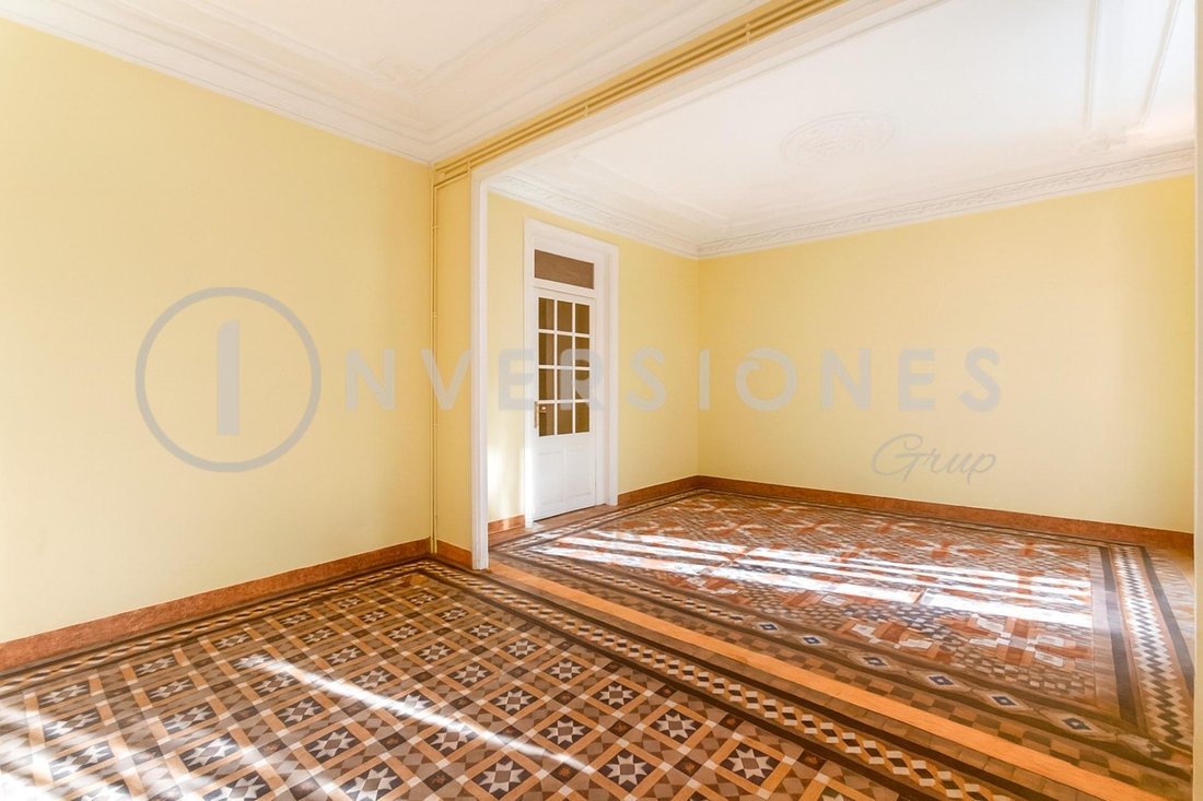 Apartment in Eixample, Barcelona, Spain 4 - 17954062