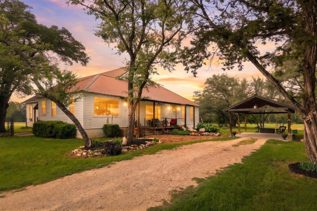 Farm Ranch in China Spring, Texas, United States 1 - 17952515