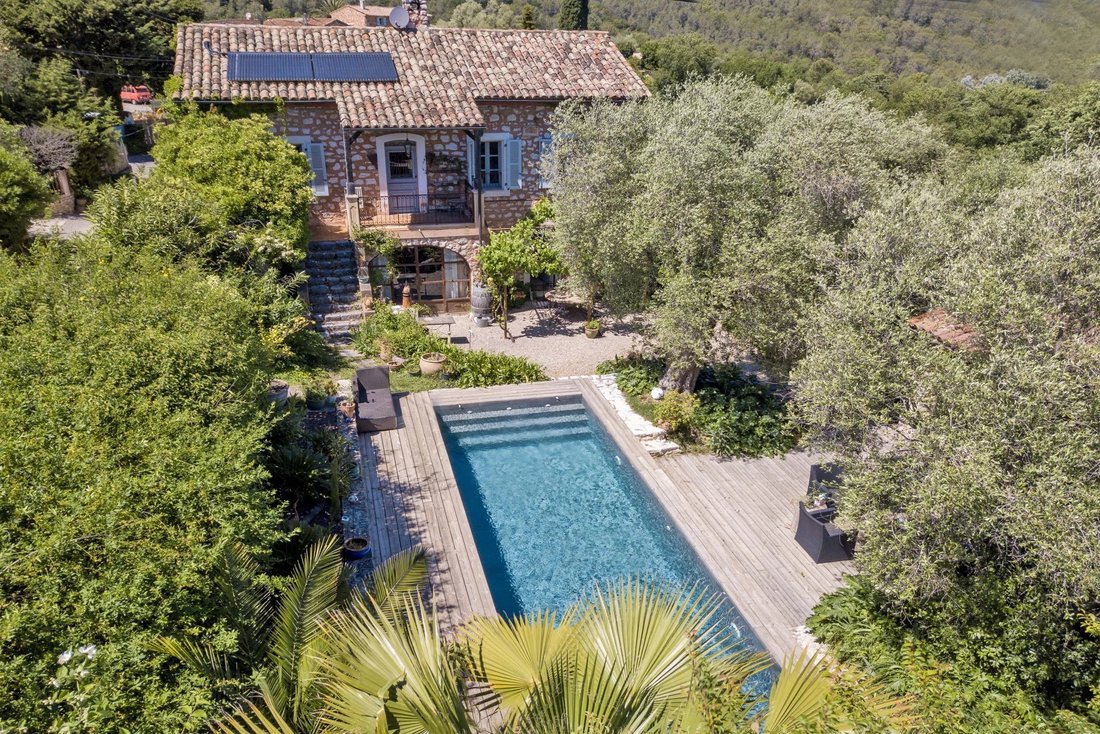 Villa in Nord, Roquefort-les-Pins, France 1 - 17947418