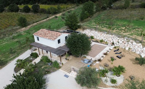 Villa a Plaissan, Occitania, Francia 1