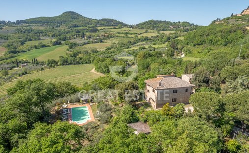Estate in Montepulciano, Tuscany, Italy 1