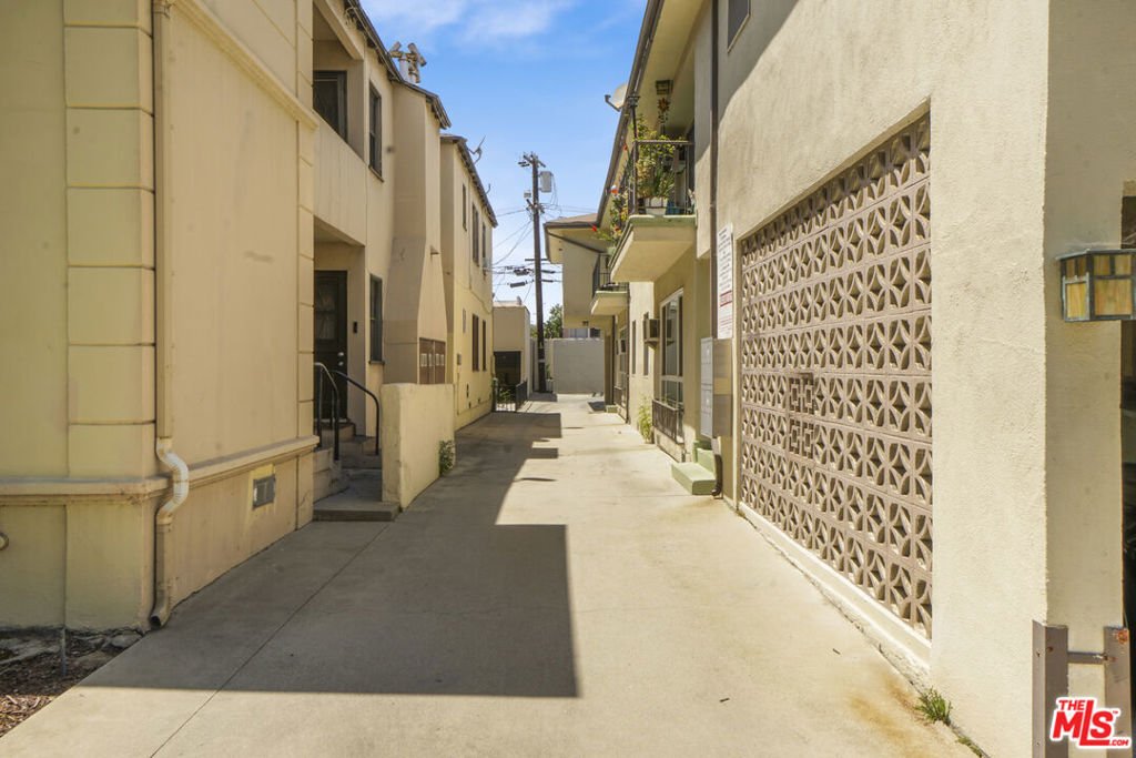 Los Angeles, California, United States 3 - 17953754