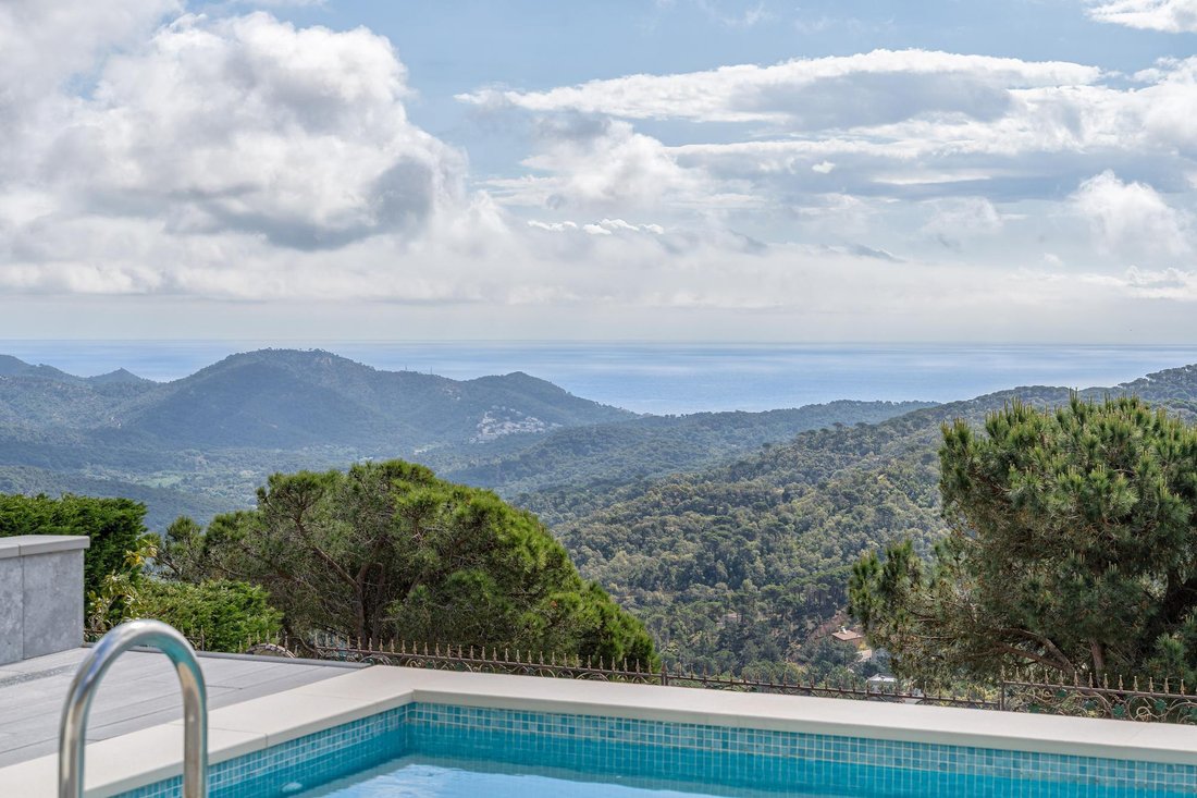 Villa in Lloret de Mar, Catalonia, Spain 2 - 17947859
