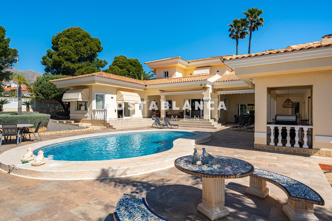 Villa in la Nucia, Valencian Community, Spain 1 - 17948641