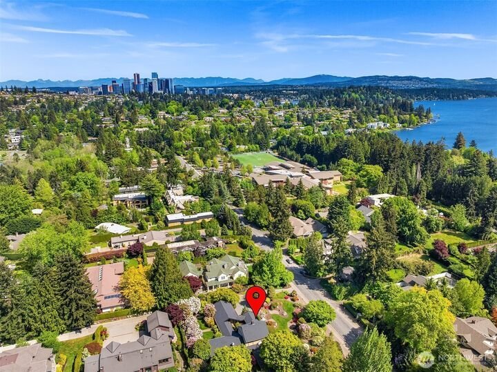 House in Medina, Washington, United States 4 - 17955719