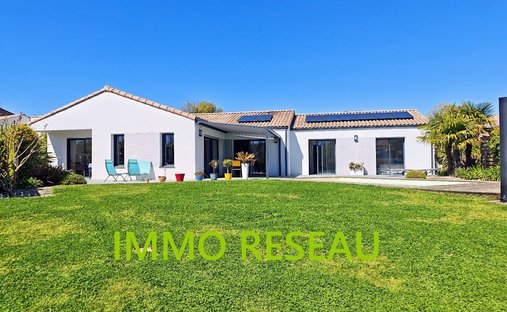 House in Le Fenouiller, Pays de la Loire, France 1