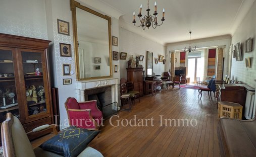 Villa in Capucins-Saint Michel-Nansouty-Saint Genès, Bordeaux, France 1