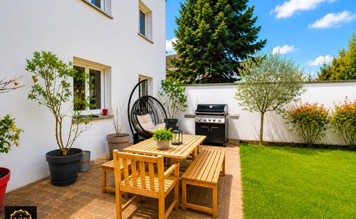 House in Centre, Nanterre, France 1