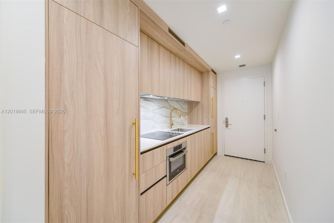 Condo in Miami, Florida, United States 3 - 17953272