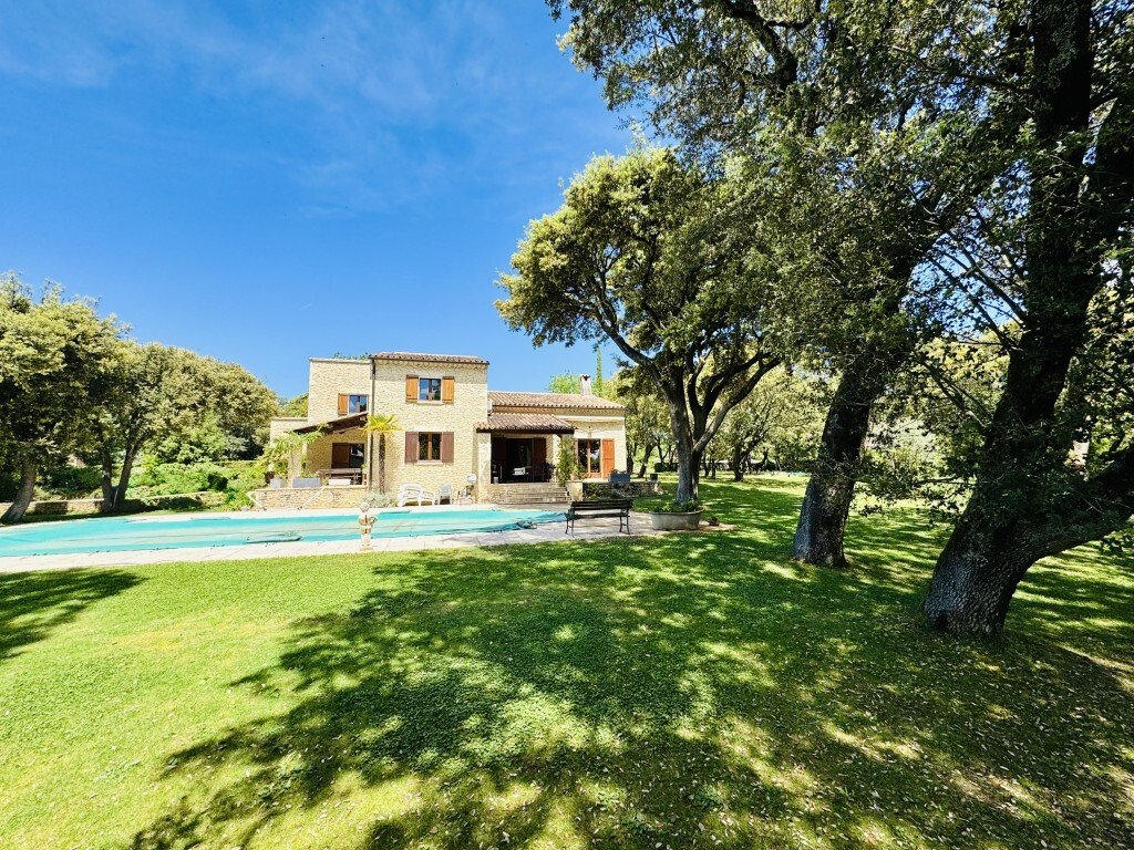 Estate in Grignan, Auvergne-Rhône-Alpes, France 1 - 17952896