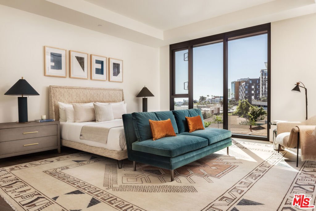 Condo in Los Angeles, California, United States 5 - 17953772