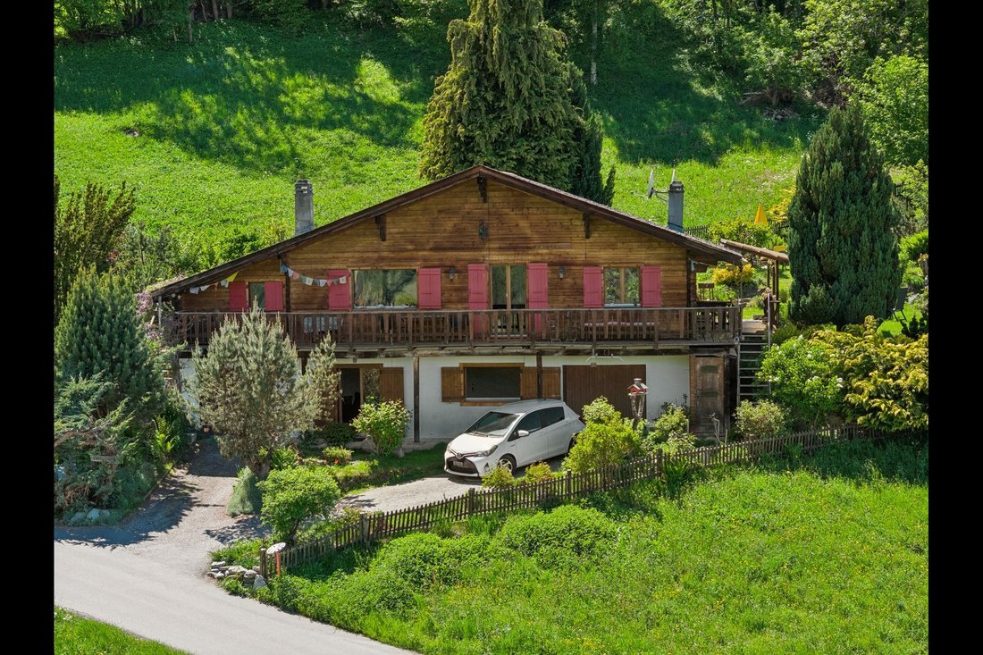 Chalet With Self Contained Apartment In The Heart Of The Wilderness