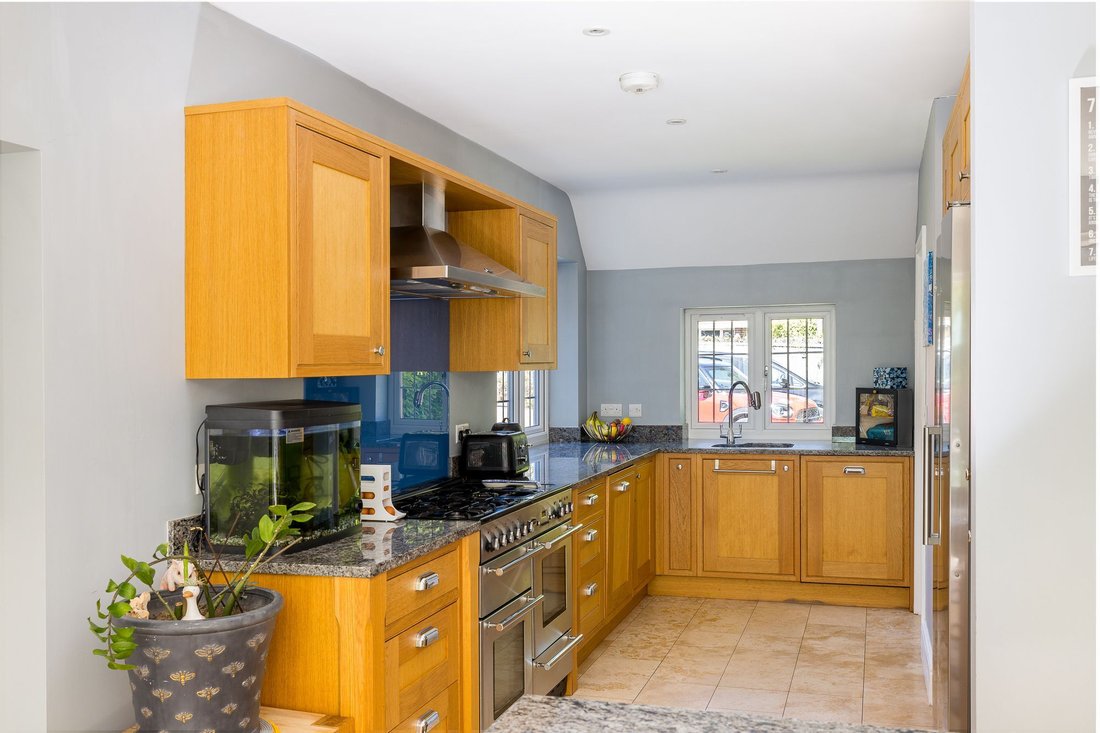 House in Godstone, England 3 - 17947175