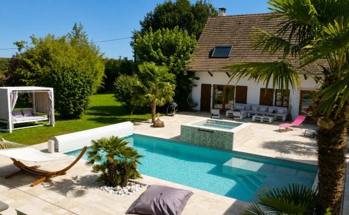 Tenuta a Tournus, Borgogna-Franca Contea, Francia 1