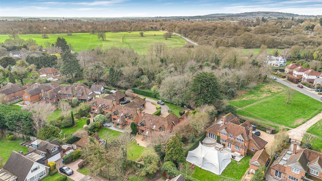 House in Maidenhead, England 2 - 17951481