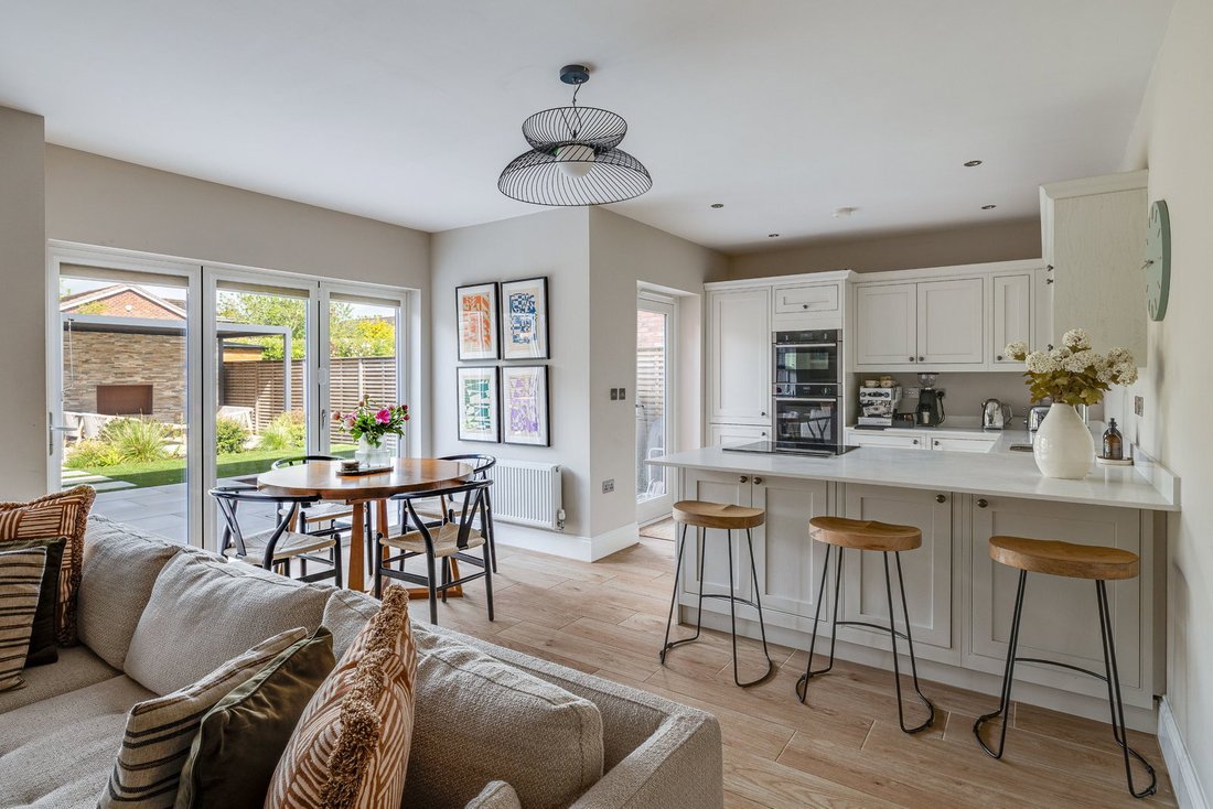 House in Cheshire West and Chester, England 4 - 17951484
