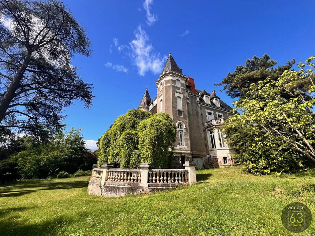Chateau in La Fontaine du Bac, Clermont-Ferrand, France 4 - 17955358