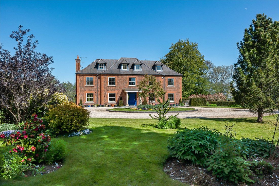 House in Maidensgrove, England 2 - 17948278