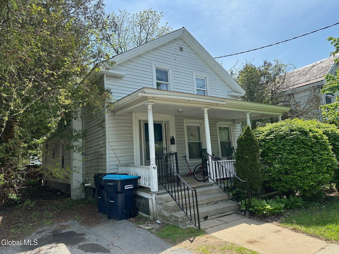 Glens Falls, New York, United States 3 - 17951428