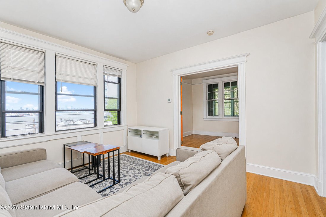 New York, New York, United States 4 - 17955937