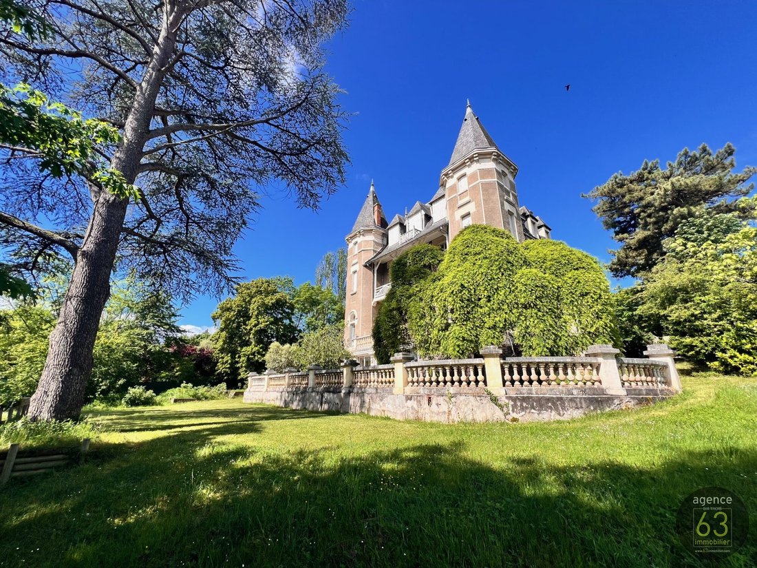 Chateau in La Fontaine du Bac, Clermont-Ferrand, France 2 - 17955358