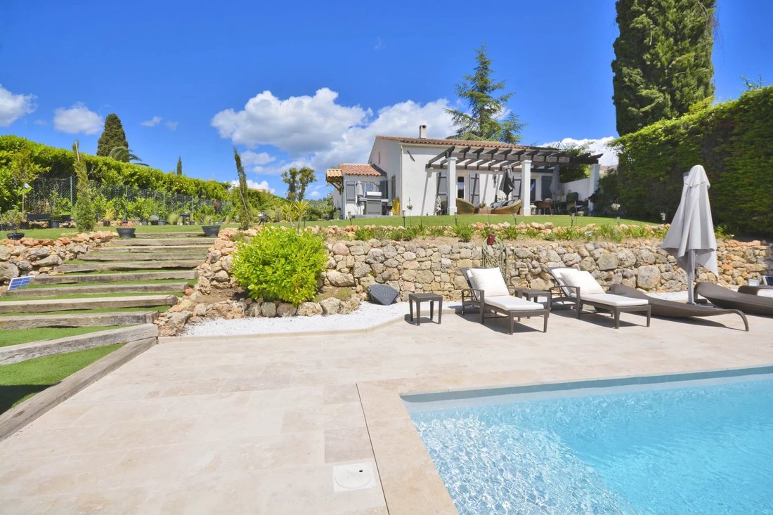 Villa in Les Indes les-Groulles, Mouans-Sartoux, France 3 - 17947428