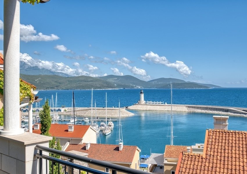 Apartment in Milovići, Tivat Municipality, Montenegro 1 - 17947768