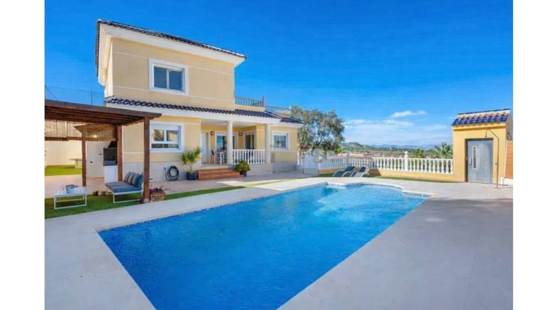 Villa in San Miguel de Salinas, Valencian Community, Spain 1 - 17954040