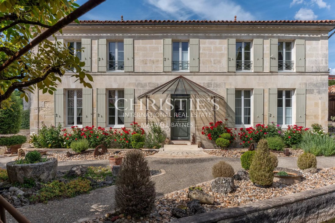 Estate in Jonzac, Nouvelle-Aquitaine, France 3 - 17949325