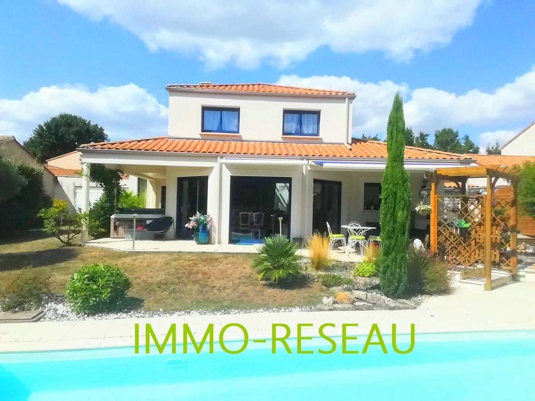 House in La Roche-sur-Yon, Pays de la Loire, France 1 - 17953926