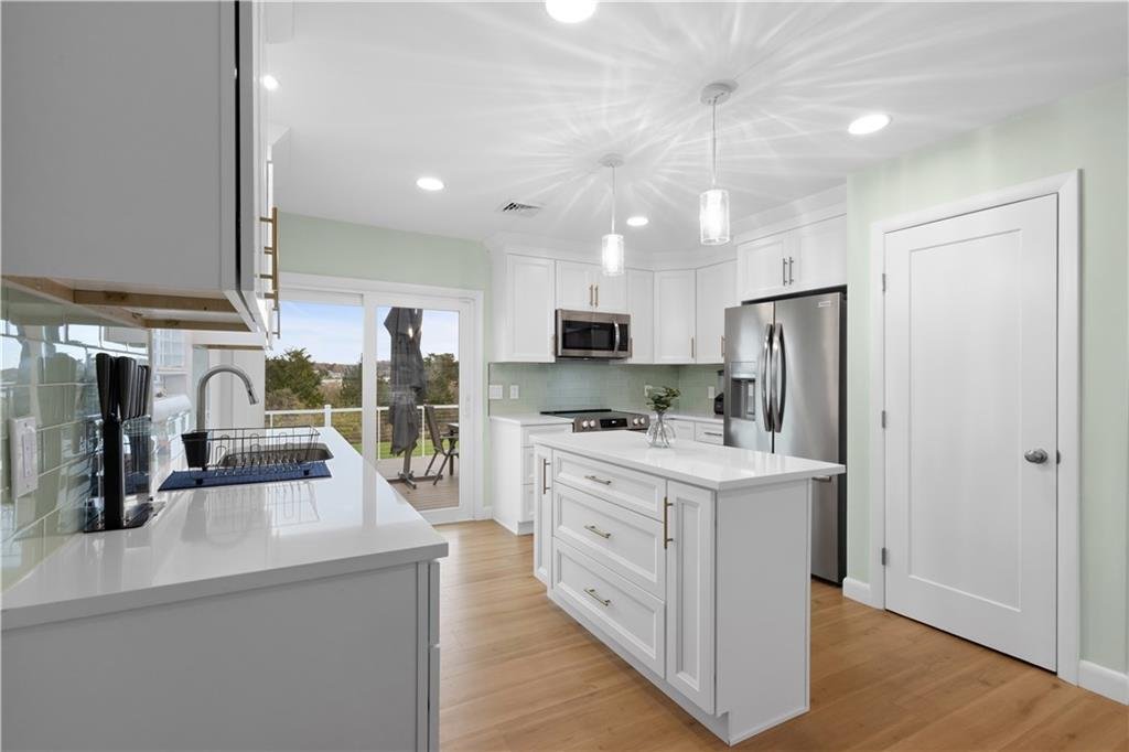 House in Westerly, Rhode Island, United States 4 - 17950556