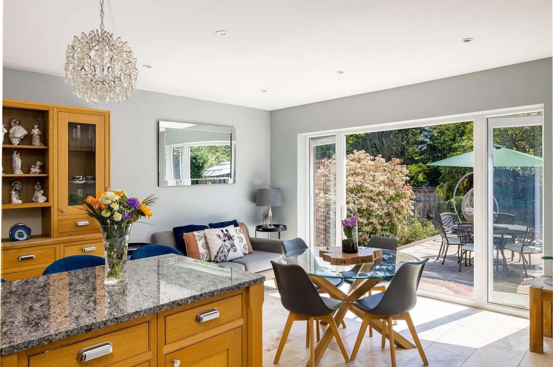 House in Godstone, England 2 - 17947175
