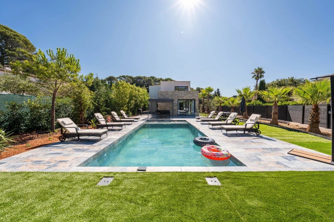 Villa in Mougins, Provence-Alpes-Côte d'Azur, France 5 - 17947440