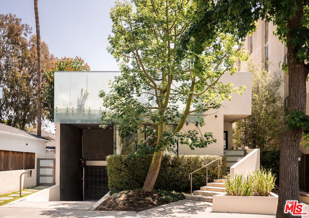 Condo in Los Angeles, California, United States 2 - 17953775