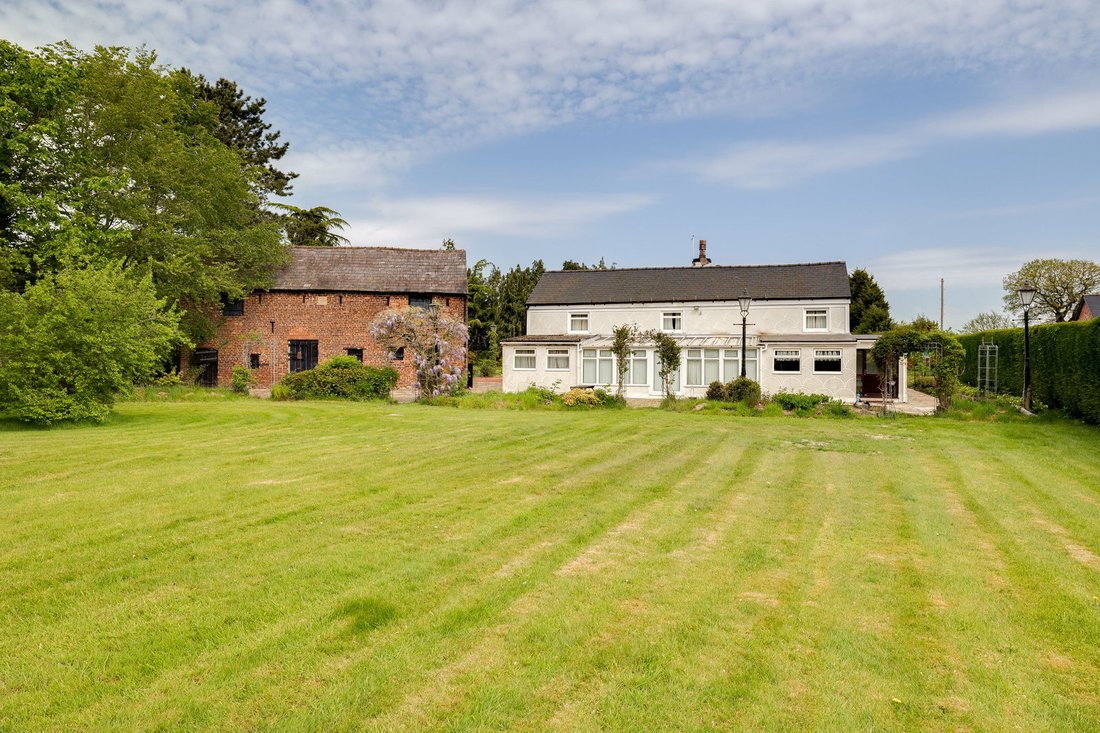 House in Holmes Chapel, England 1 - 17951474