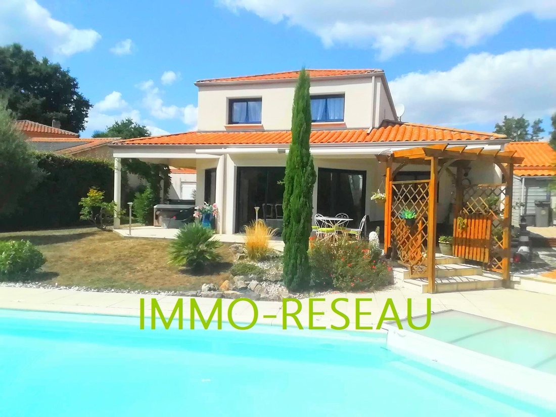 House in La Roche-sur-Yon, Pays de la Loire, France 2 - 17953926