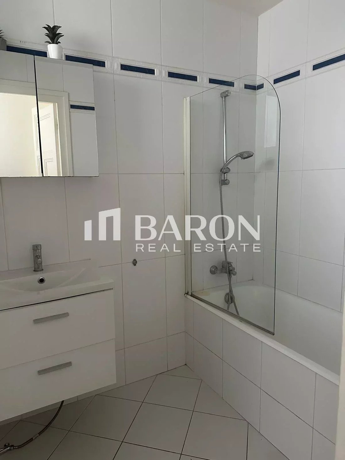 Apartment in Reine-Mairie, Boulogne-Billancourt, France 2 - 17949248