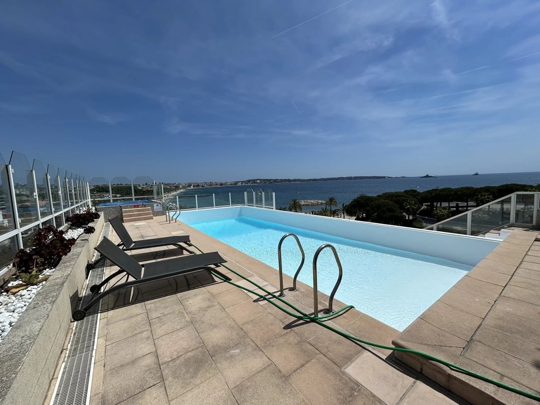 Apartment in Gabelle-Courcettes-Les Clos, Vallauris, France 1 - 17955897