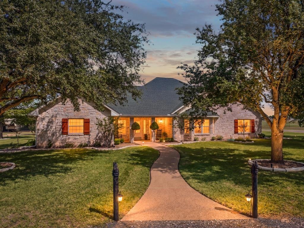 Farm Ranch in Woodway, Texas, United States 2 - 17952562