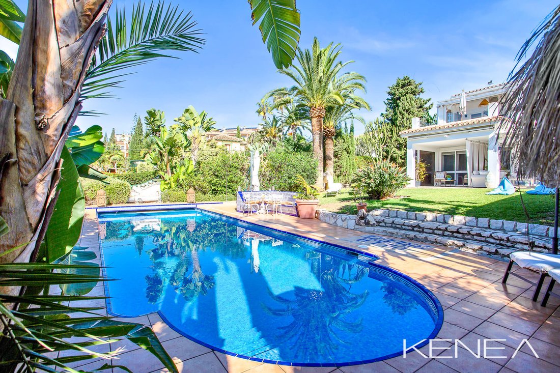 Chalet in Elviria-Cabopino, Marbella, Spain 1 - 17947287
