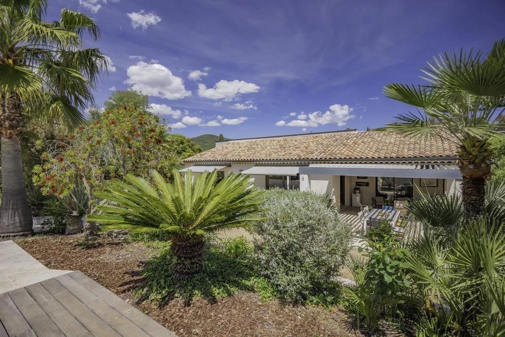 Villa in Grimaud, Provence-Alpes-Côte d'Azur, France 1 - 17948732