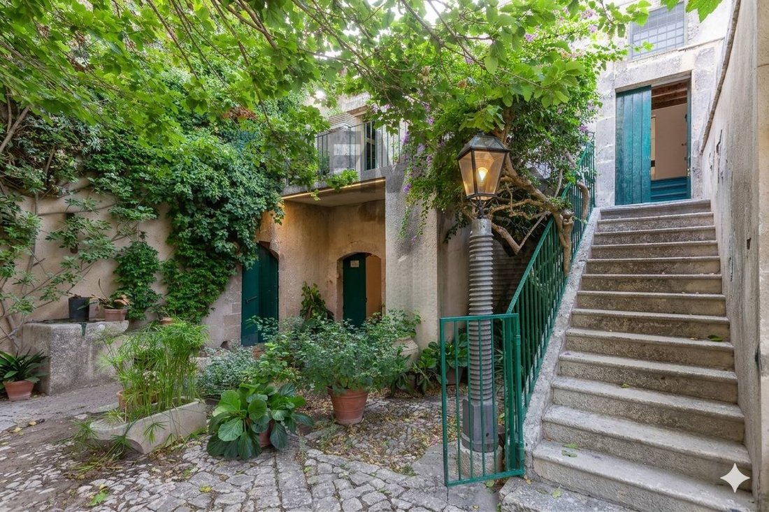 House in Chiaramonte Gulfi, Sicily, Italy 2 - 17044696